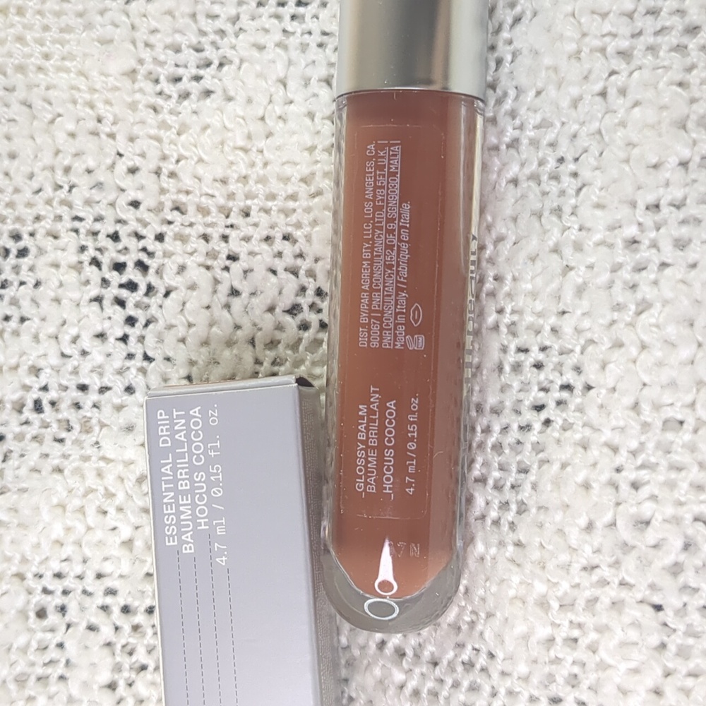 R.E.M. Beauty Hocus Cocoa Essential Drip Glossy Balm, 4.7ml/0.15fl oz - Picture 2 of 11